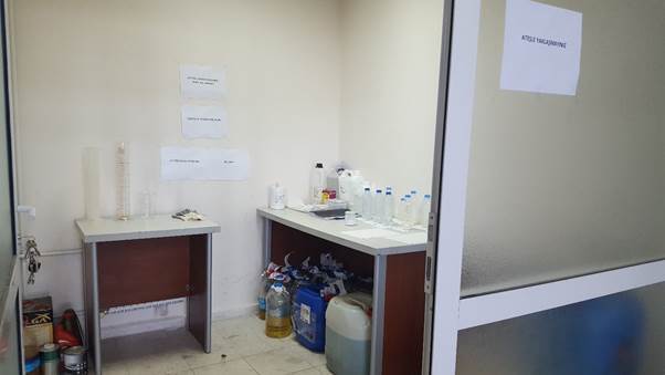 duvar, iç mekan, metin, mutfak tezgahı içeren bir resim
Yapay zeka tarafından oluşturulmuş içerik yanlış olabilir.